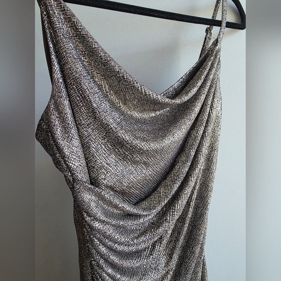 Le Château - NWT Elegant Metallic Draped Dress - Size Medium - Picture 3 of 5